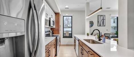 Deluxe Apartment, 2 Bedrooms, Non Smoking, Kitchen | Private kitchen | Full-size fridge, microwave, oven, dishwasher