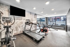 Executive Apartment, 1 King Bed with Sofa bed, Non Smoking, Kitchen | Fitness facility - Baricelli (Cleveland)