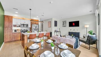 Luxury Apartment, 2 Bedrooms, Non Smoking, 2 Bathrooms | Living area