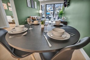 Executive Apartment, 1 King Bed with Sofa bed, Non Smoking, Kitchen | Dining - Baricelli (Cleveland)