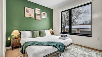 Căn hộ Deluxe, 2 phòng ngủ, không hút thuốc, bếp | Bàn, khu vực làm việc phù hợp cho laptop, màn/rèm cản sáng