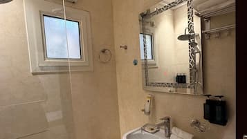 Basic-Doppelzimmer | Badezimmer