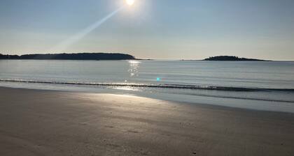 Cheerful Resort condo near beautiful Goose Rocks Beach; indoor & outdoor pools