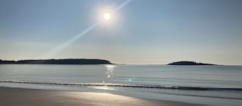 Cheerful Resort condo near beautiful Goose Rocks Beach; indoor & outdoor pools