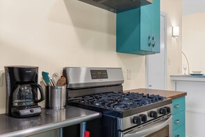 Microwave, oven, stovetop, dishwasher - Furnished Monthly Stay near Texas A&M University and Midtown Bryan. (Bryan)