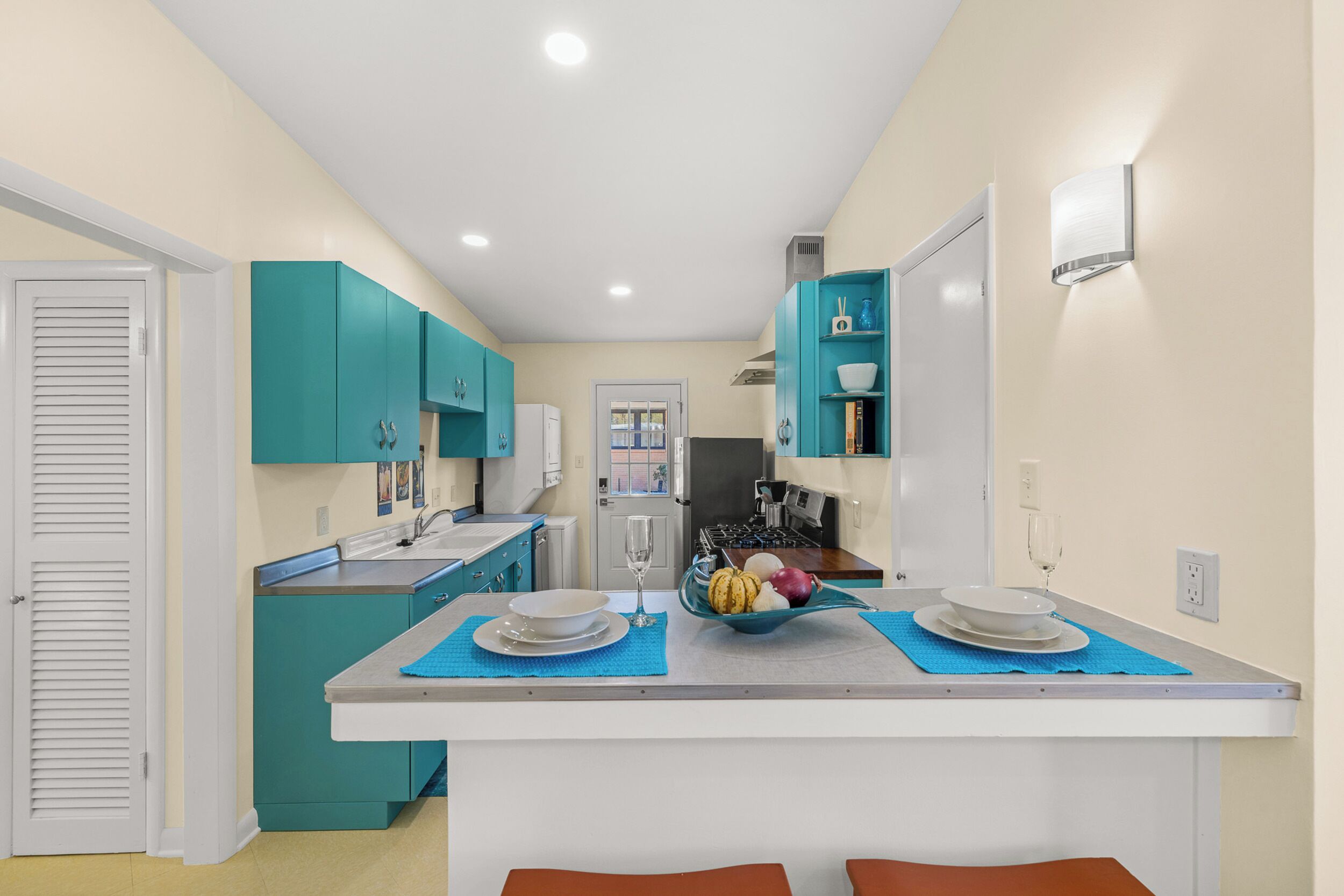 Microwave, oven, stovetop, dishwasher