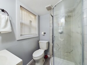 Hair dryer, towels, soap, toilet paper - Cozy 1-bedroom Apartment in serene Fayetteville with BackyardI Minutes from Base (Fayetteville)