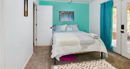 Cozy 1-bedroom Apartment in serene Fayetteville with BackyardI Minutes from Base