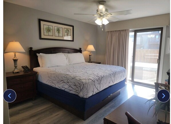 Tabla de planchar con plancha, wifi y ropa de cama 