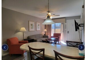 Living area - Cozy 2-bedroom apartment in charming Ocean City with AC (Ocean city)