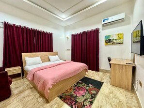 Classic Room, Balcony, City View | Desk, laptop workspace, soundproofing, free WiFi