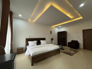 Classic Room, Balcony, City View | Desk, laptop workspace, soundproofing, free WiFi - O2 Contiential Suites  (Abuja)