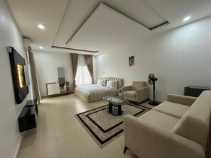 Classic Room, Balcony, City View | Desk, laptop workspace, soundproofing, free WiFi - O2 Contiential Suites (Abuja)