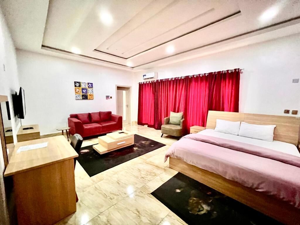 Desk, laptop workspace, soundproofing, free WiFi