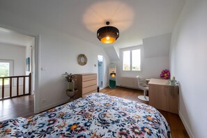8 habitaciones, internet y ropa de cama 