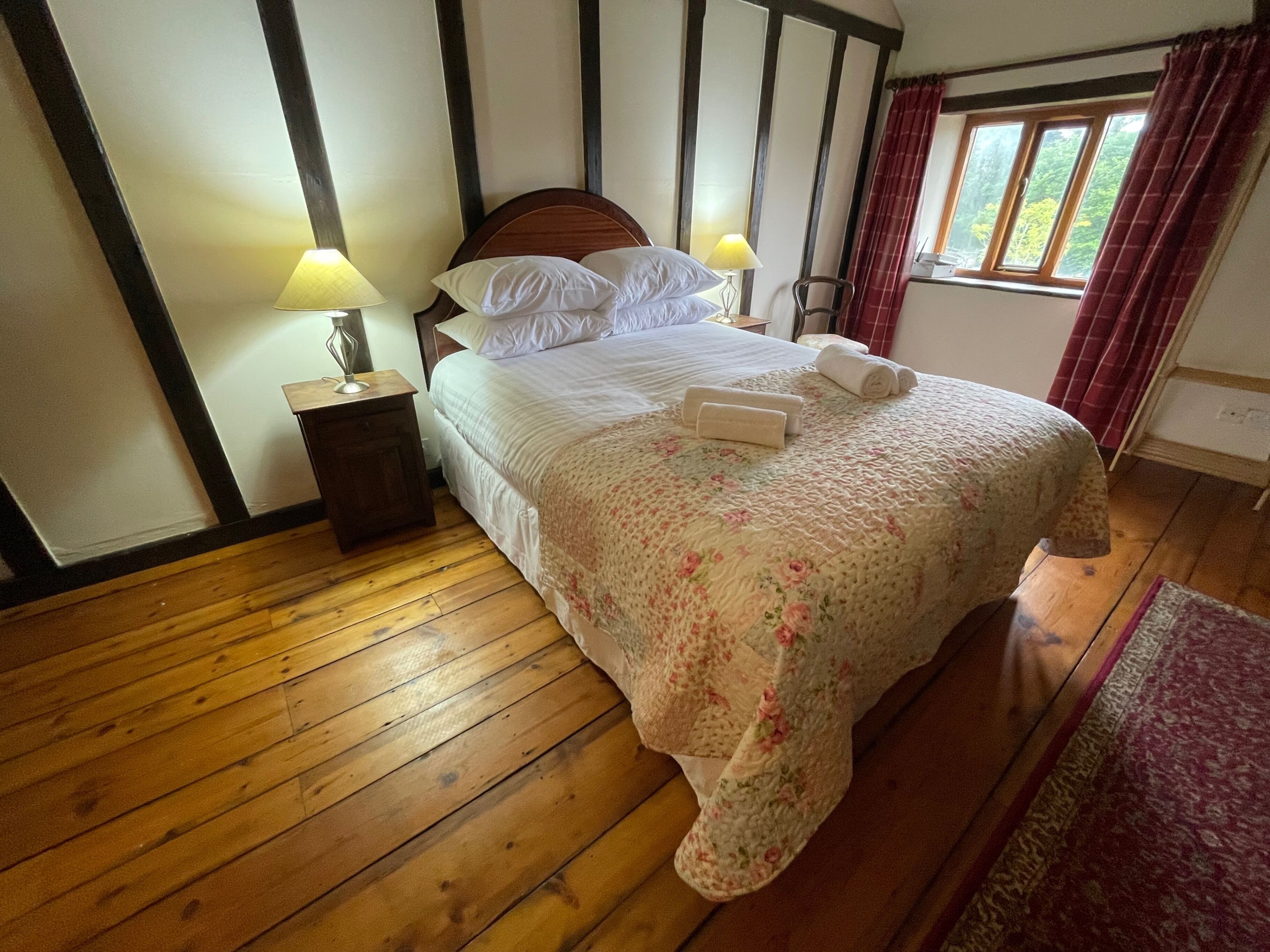 5 bedrooms, iron/ironing board, free WiFi, bed sheets