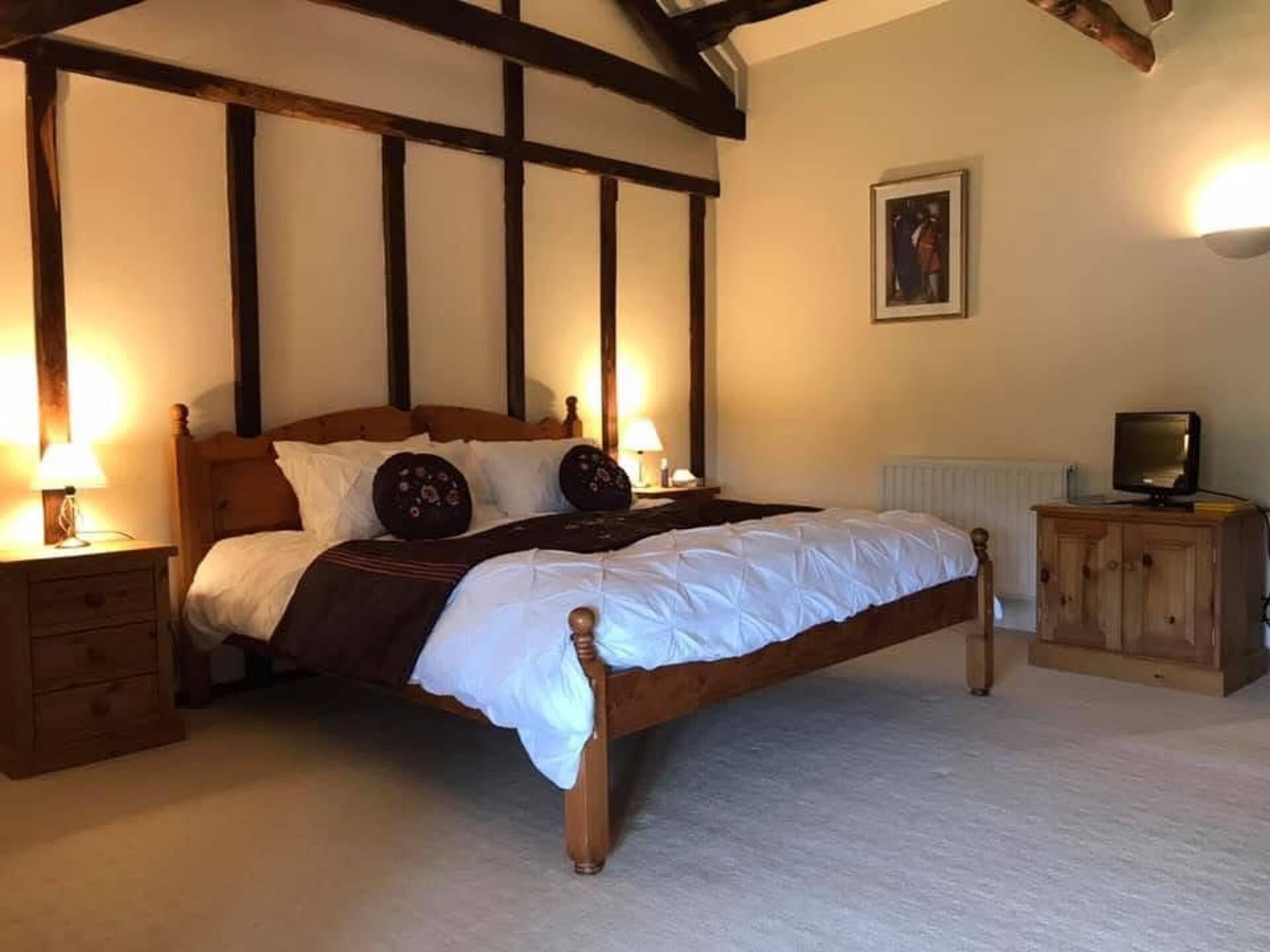 5 bedrooms, iron/ironing board, free WiFi, bed sheets