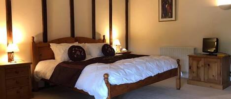 5 bedrooms, iron/ironing board, free WiFi, bed sheets