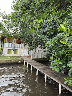Property grounds - Caribbean 2 bedroom suite,  Bay view, private dock, main floor. (Bocas del Toro)