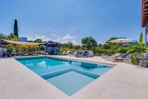 Outdoor pool - Villa Ampelaki (Chania)