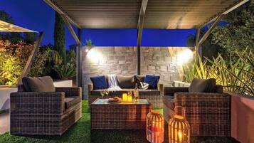 Overnatningsstedets facade – aften/nat