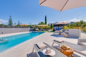 Outdoor pool - Villa Ampelaki (Chania)