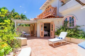 Unclassified image, 4 of 31, button - Sugar hill resort, St James on the platinum coast (Mount Standfast)