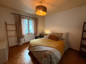 Iron/ironing board, Internet, bed sheets - Warm house (Montpellier)