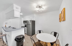 Dining - Apartment in Downtown Dallas (Dallas)