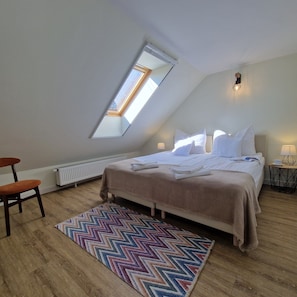 3 bedrooms, iron/ironing board, travel cot, free WiFi