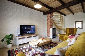 Smart-TV, fotballspill, bordtennis og bøker