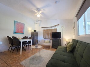 House | Dining - Casita With Spacious Private Garden and Jacuzzi (Cartama)