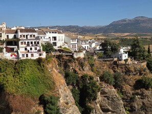 House | Pemandangan dari hartanah