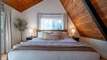 3 bedrooms, travel crib, free WiFi, bed sheets