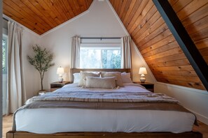 3 bedrooms, travel crib, free WiFi, bed sheets - King Bed, FREE Hot Cocoa & Espresso Bar, 5 Minutes From Baker (Deming)