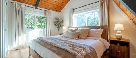 3 bedrooms, travel crib, free WiFi, bed sheets