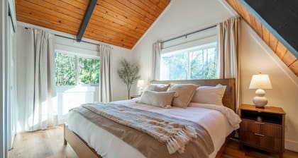 King Bed, FREE Hot Cocoa & Espresso Bar, 5 Minutes From Baker