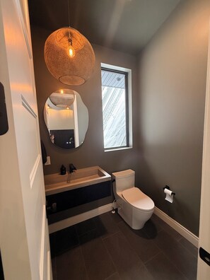 Dusche, Haartrockner, Bidet, Handtücher