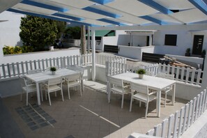 Outdoor dining - Poésia – Portuligno Apartment 50 mt from the most beautiful beaches in Salento! (melendugno)