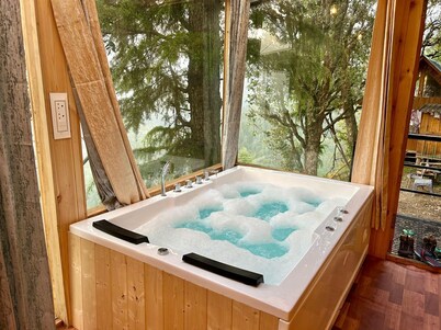 Mountain View Jacuzzi Treehouse
