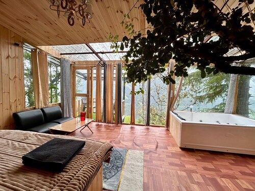Mountain View Jacuzzi Treehouse