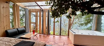 Mountain View Jacuzzi Treehouse