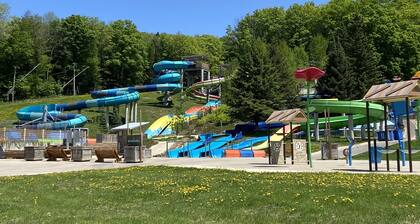 Condo ensoleillé-Ski et Vélo In/Out-Golf-Randonnée