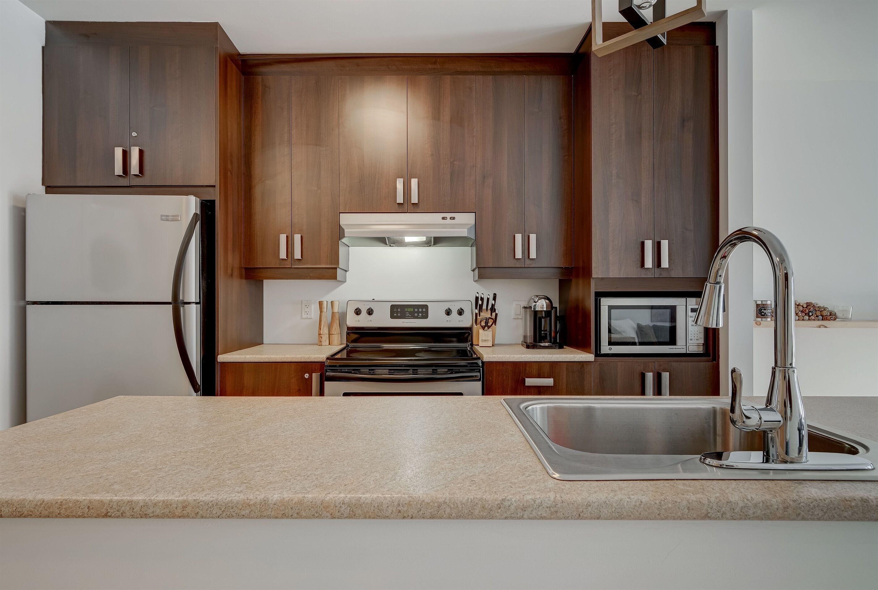 Fridge, microwave, oven, stovetop