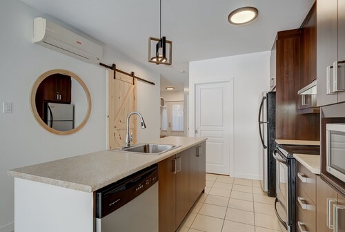 Sunny condo-Skiing and biking in/out-Golf-Hiking