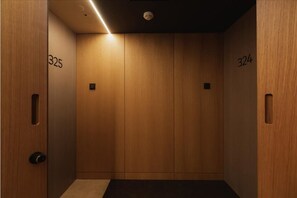 Interior - Modern Lisbon Stay | 1 Unit | Near Lisbon Light Show (Lisboa)