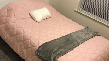 3 quartos, acesso à internet, roupa de cama