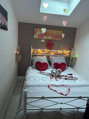 1 bedroom, iron/ironing board, WiFi, bed sheets - Small nest 2-3 pers, on one level, 5 min from the cave (Lourdes)