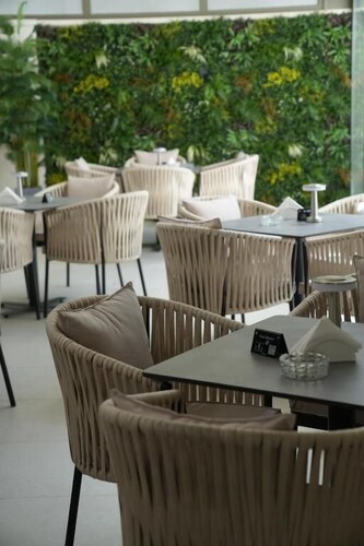 Golden Suites Hotel 