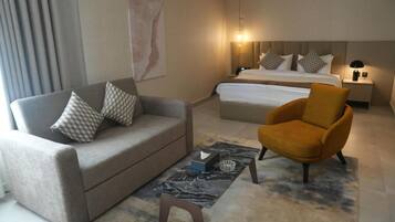 Minibar, safe på rommet, skrivebord og skrivebord for bærbar PC